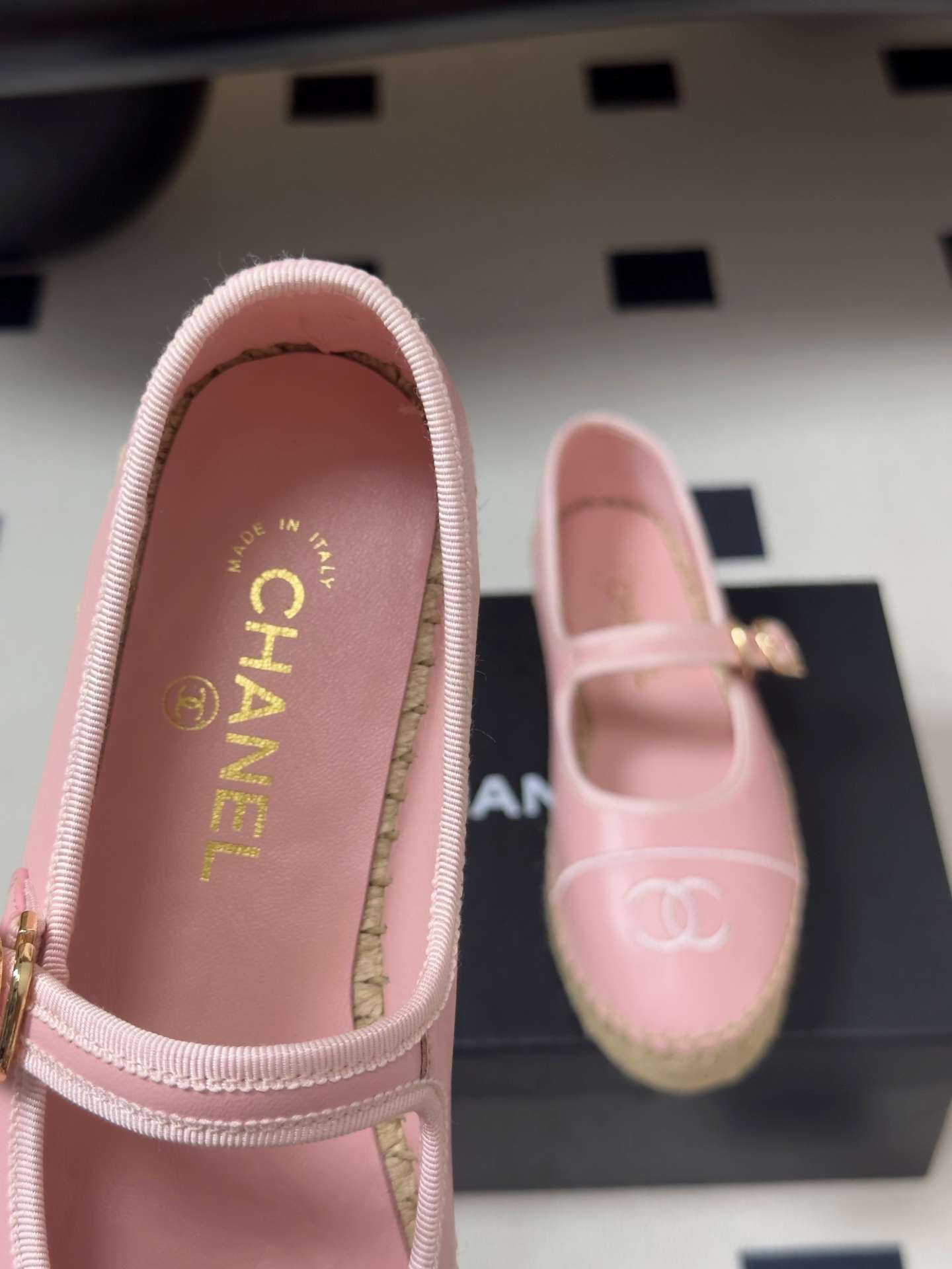 샤넬(CHANEL) 자수 메리제인 에스파드류 신발