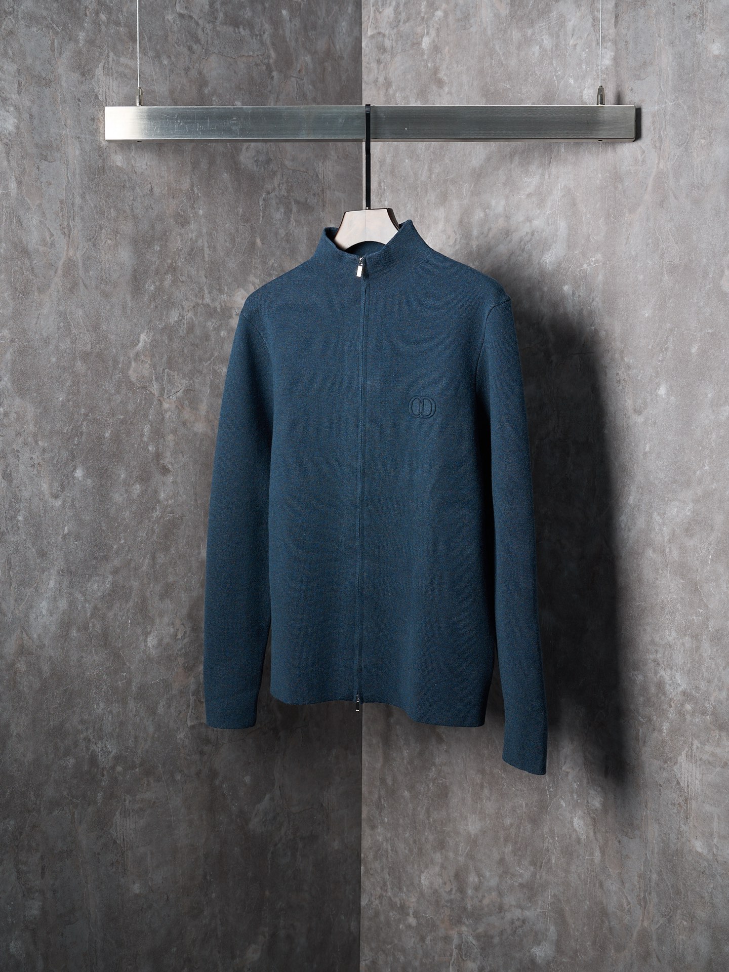 디올(DIOR) CD 엠보 자수 집업 니트 재킷 상의 의류