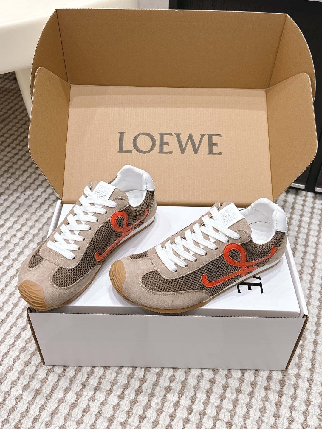 로에베(LOEWE) 스웨이드 메시 러너 스니커즈 신발