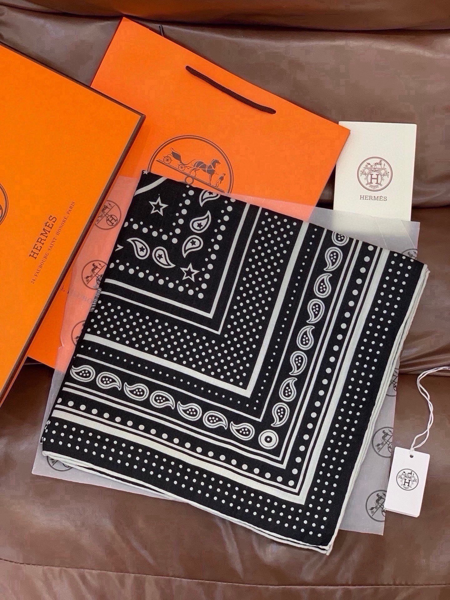 에르메스(HERMES) 그래픽 패턴 캐시미어 실크 숄 목도리 스카프