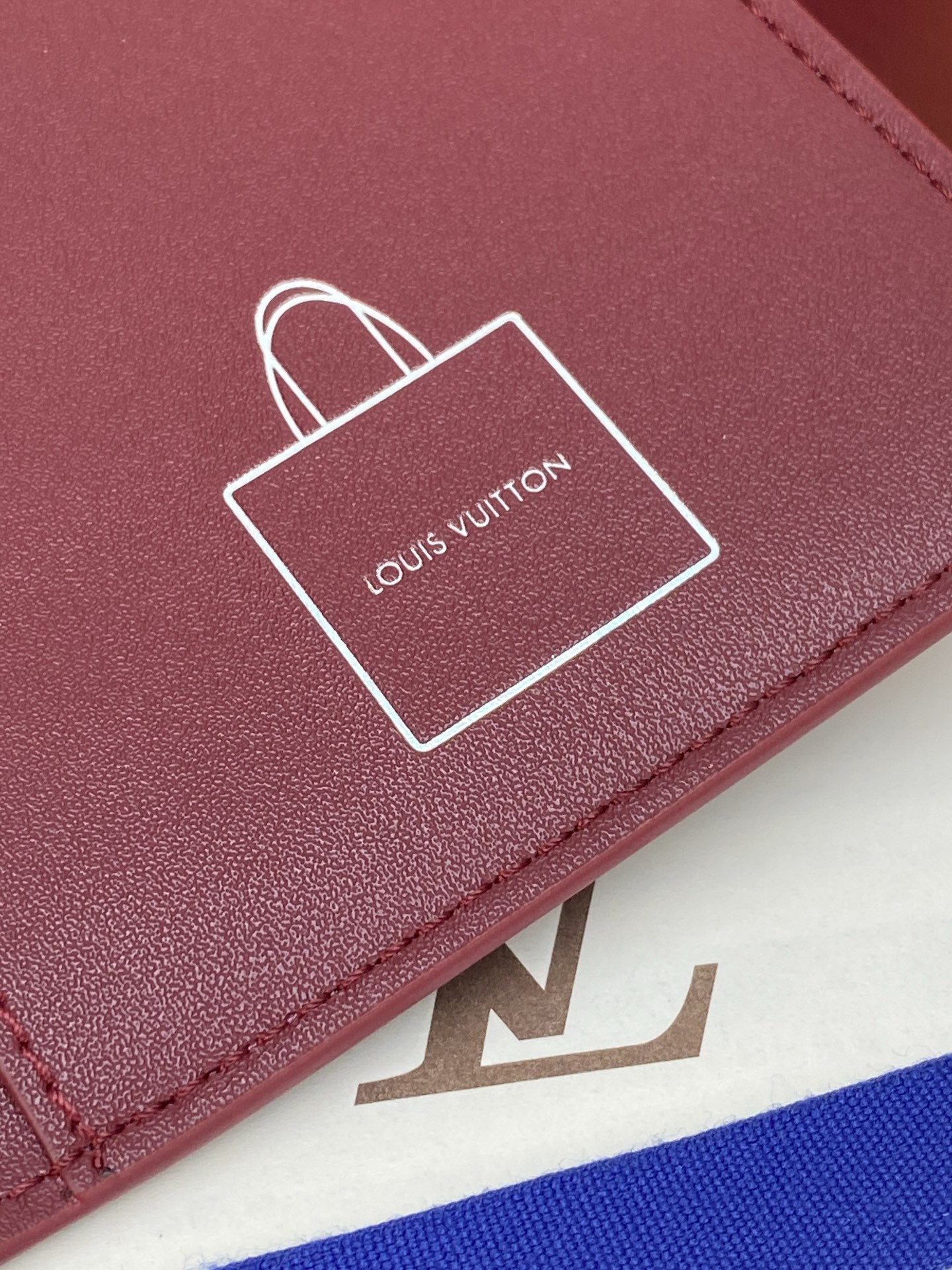 [Louis Vuitton] LV Packaging 루이비통 쇼퍼백 모티브 패스포트 홀더 지갑 M2A444