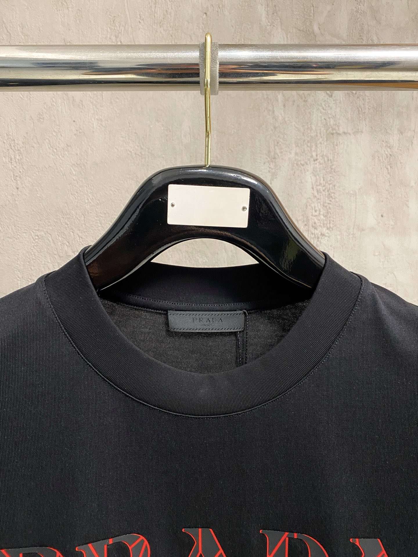 프라다(PRADA) 밀라노 로고 그래픽 프린트 반팔 티셔츠 상의 의류