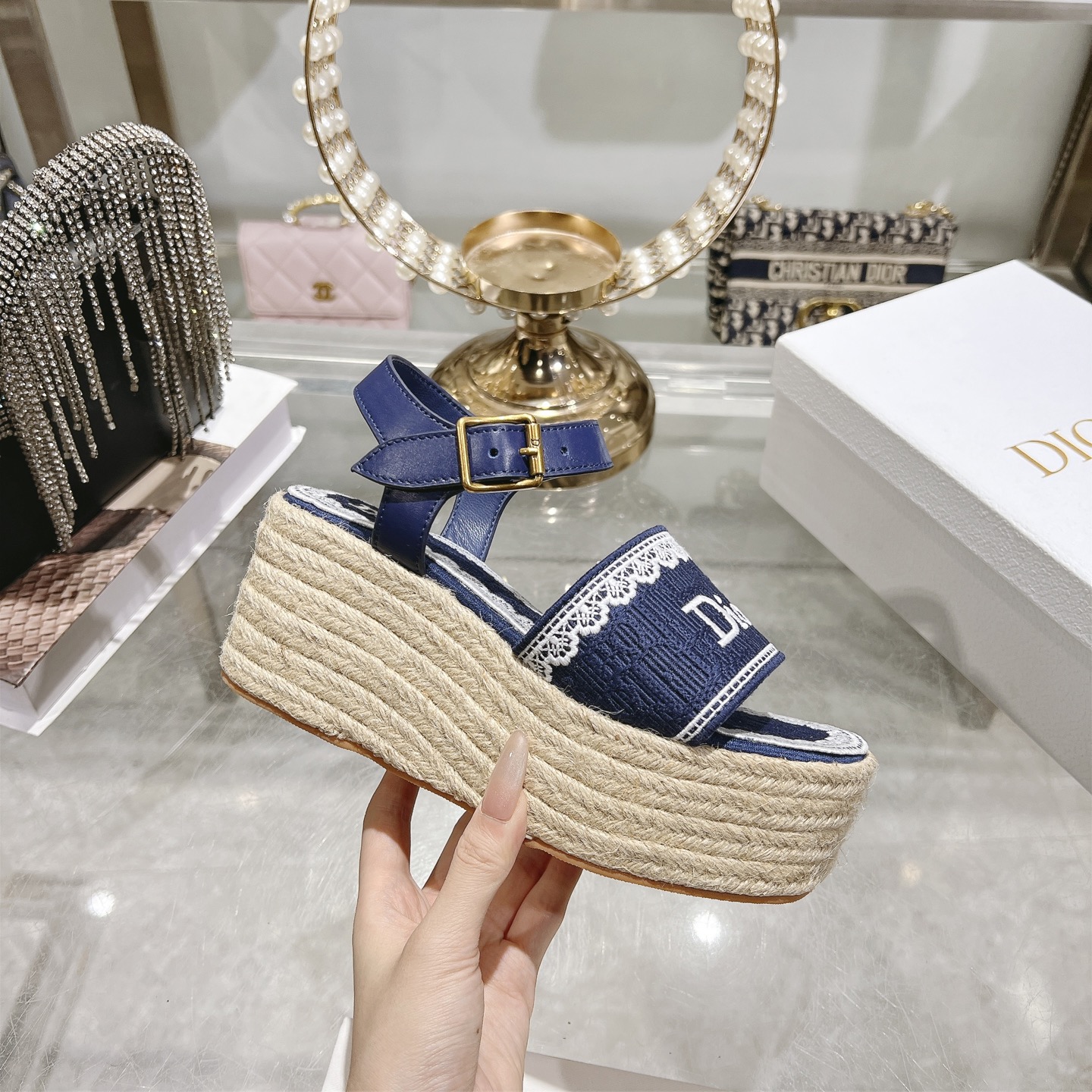 디올(DIOR) Dway 로고 자수 에스파드류 웨지 샌들 신발