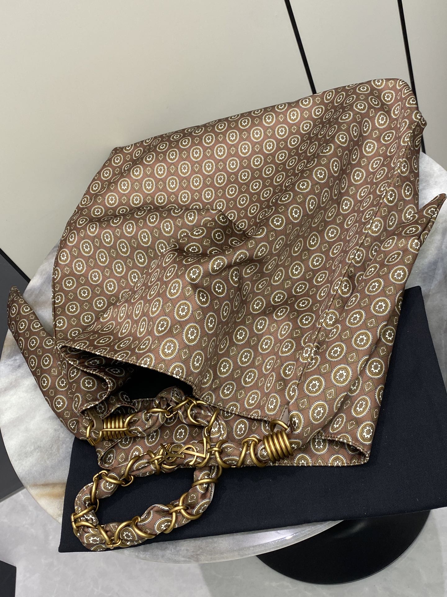 YSL 생로랑 메달 자카드 보헤미안 쇼퍼백 가방
