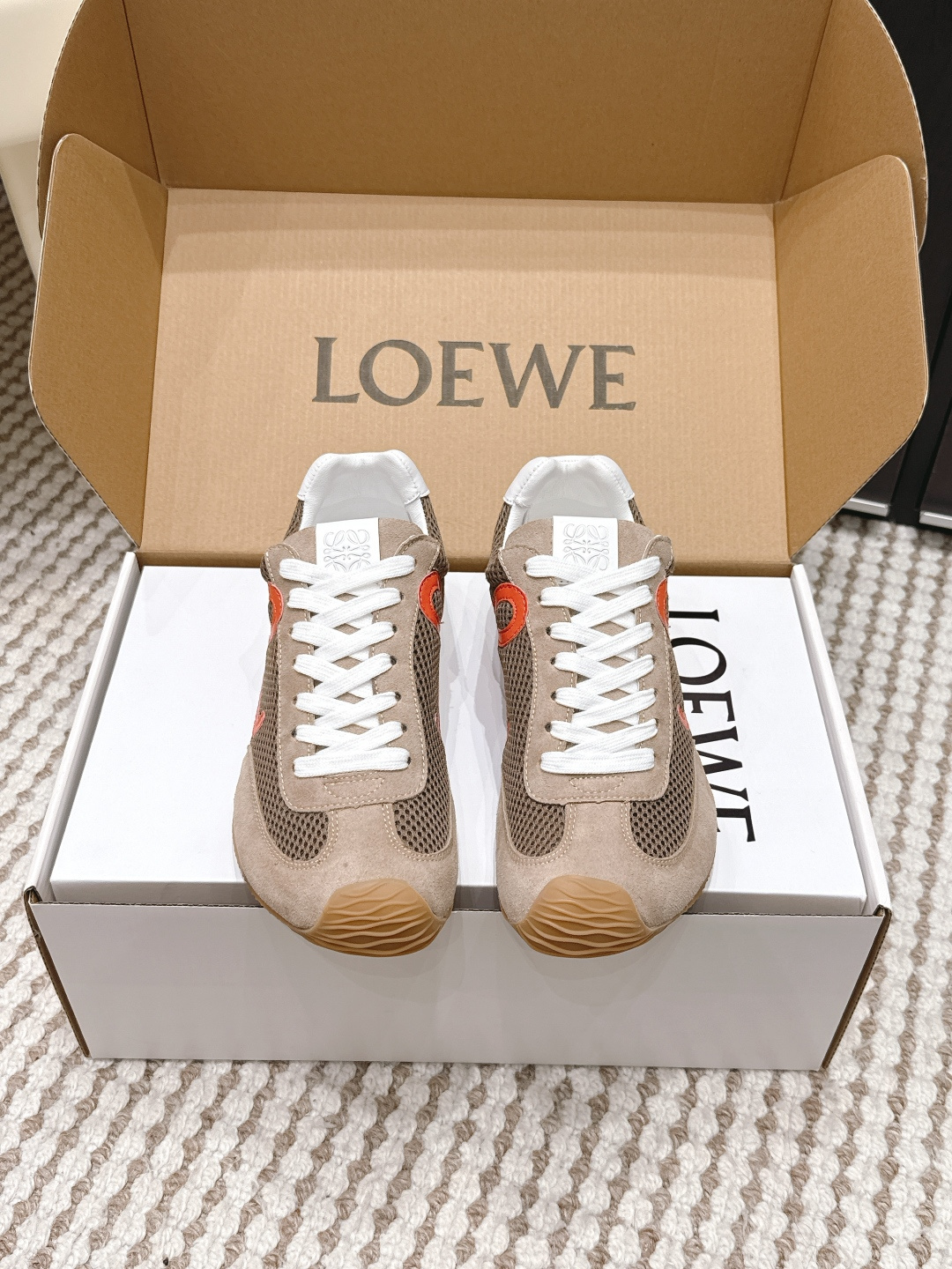로에베(LOEWE) 스웨이드 메시 러너 스니커즈 신발