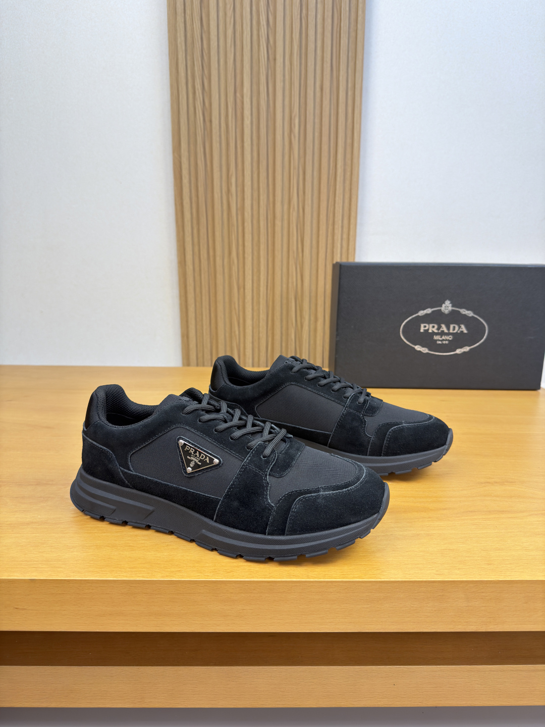[Prada] 프라다 프리미엄 스웨이드 & 하이글로시 패브릭 콤비 스니커즈 신발