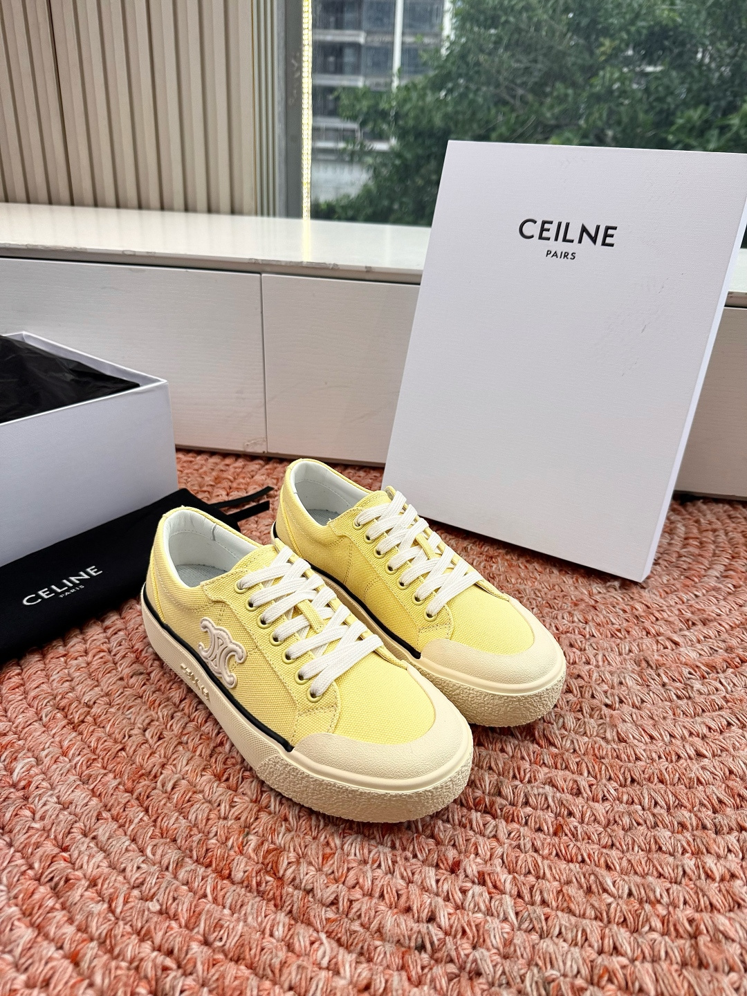 셀린느(CELINE) 트리오페 로고 플랫폼 캔버스 스니커즈 신발