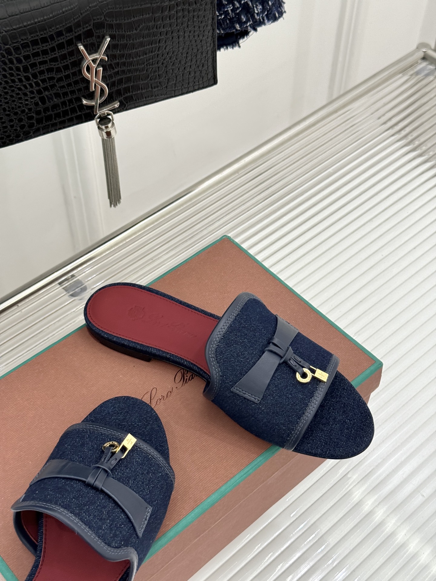 로로피아나(Loro Piana) 펜던트 뮬 샌들 신발