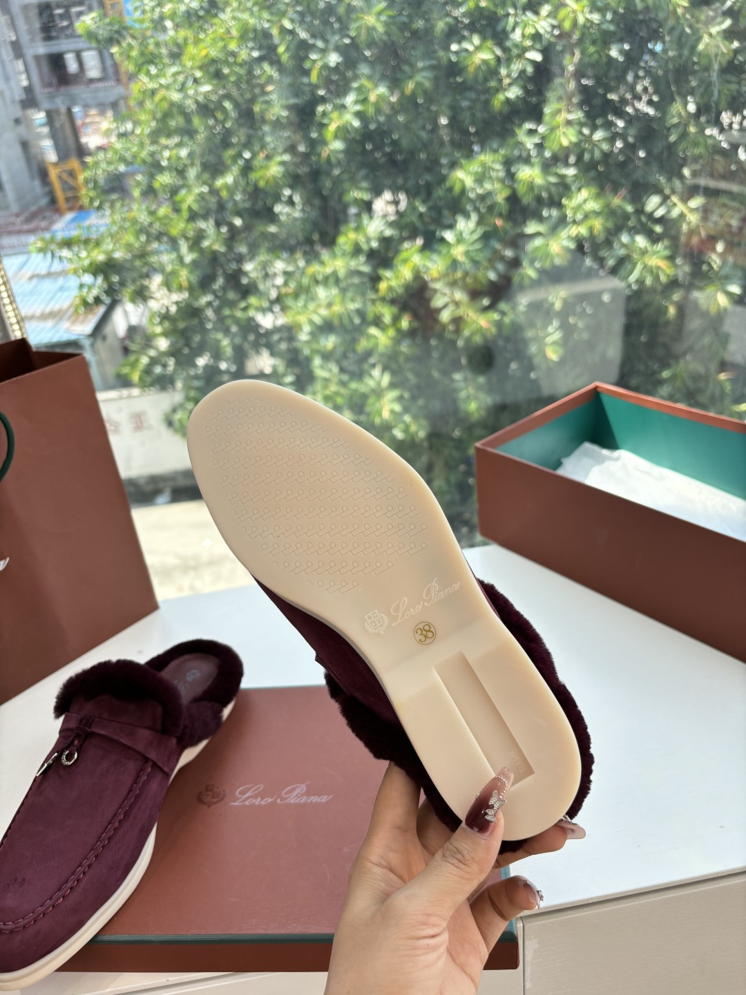 로로피아나(Loro Piana) 커플 퍼 트리밍 스웨이드 뮬 슬리퍼 신발