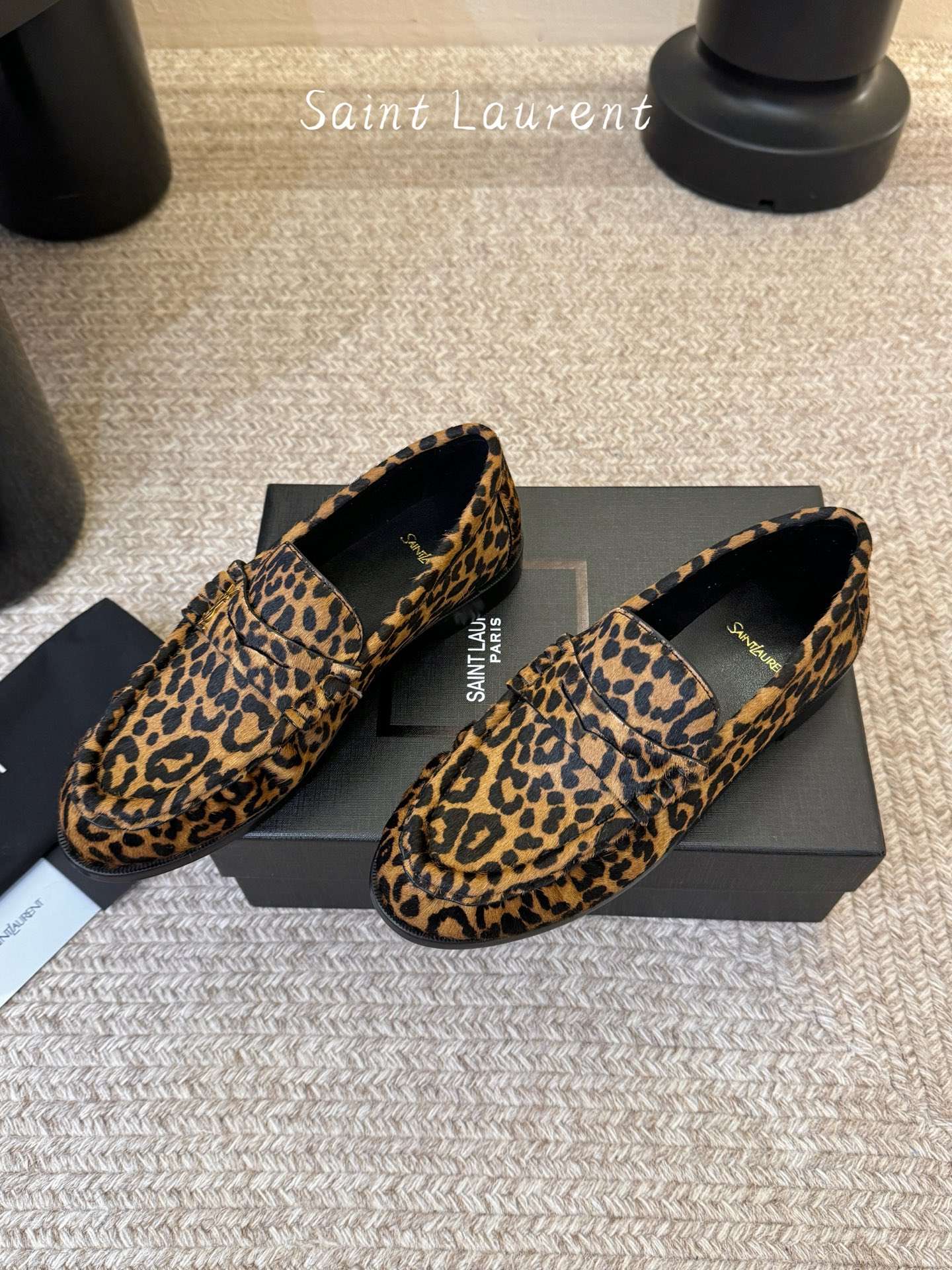 생로랑(SAINT LAURENT) 카프 레더 페니 로퍼 신발