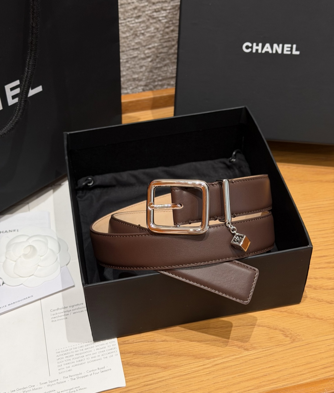 샤넬(CHANEL) 카프스킨 글로시 핀 실버 버클 벨트