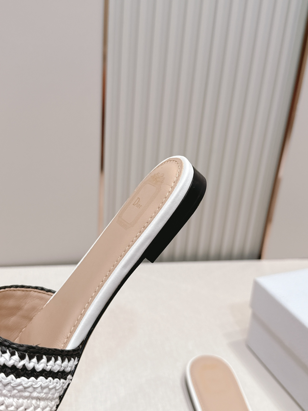 디올(DIOR) 라피아 위빙 슬라이드 샌들 신발