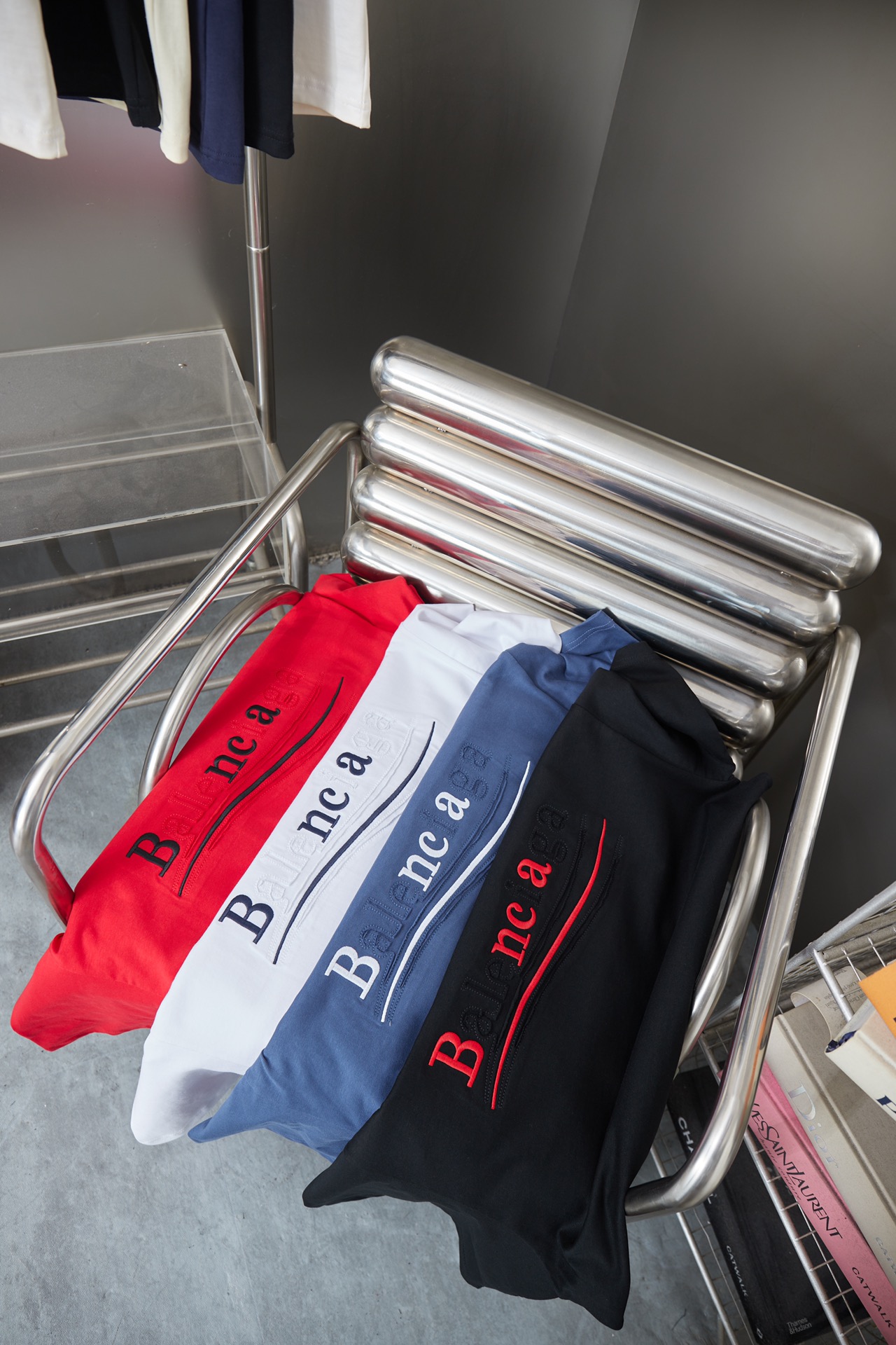 발렌시아가(BALENCIAGA) 패치 자수 로고 반팔 티셔츠 상의 의류