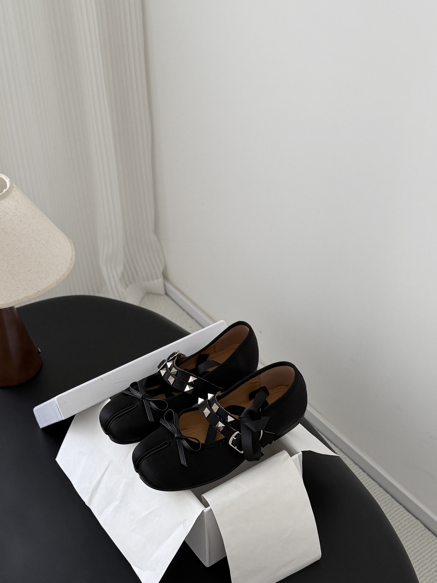 메종 마르지엘라(Maison Margiela) 타비 스터드 스트랩 발레리나 플랫 신발