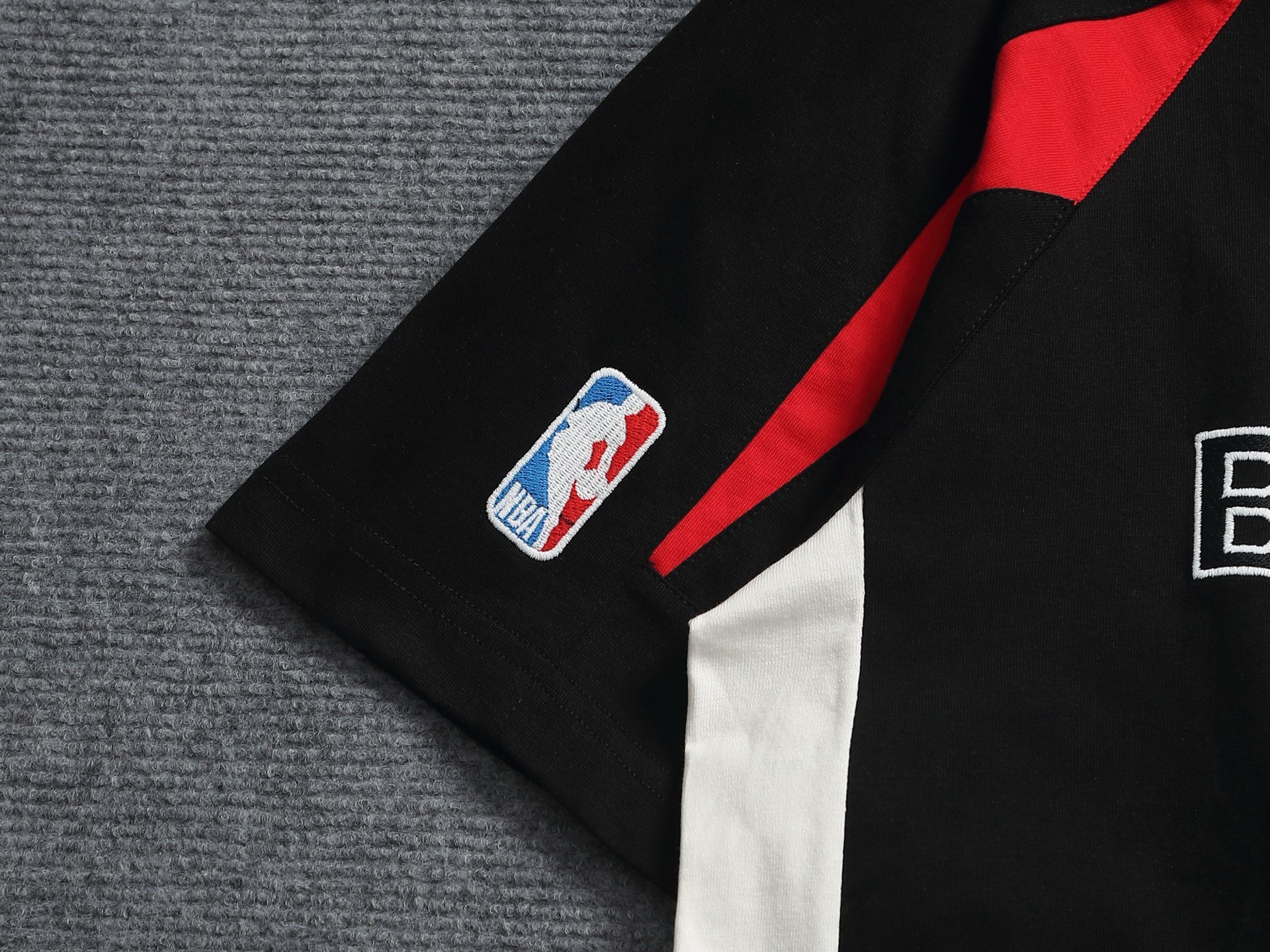 발렌시아가(BALENCIAGA) NBA 콜라보 배색 로고 반팔 티셔츠 상의 의류