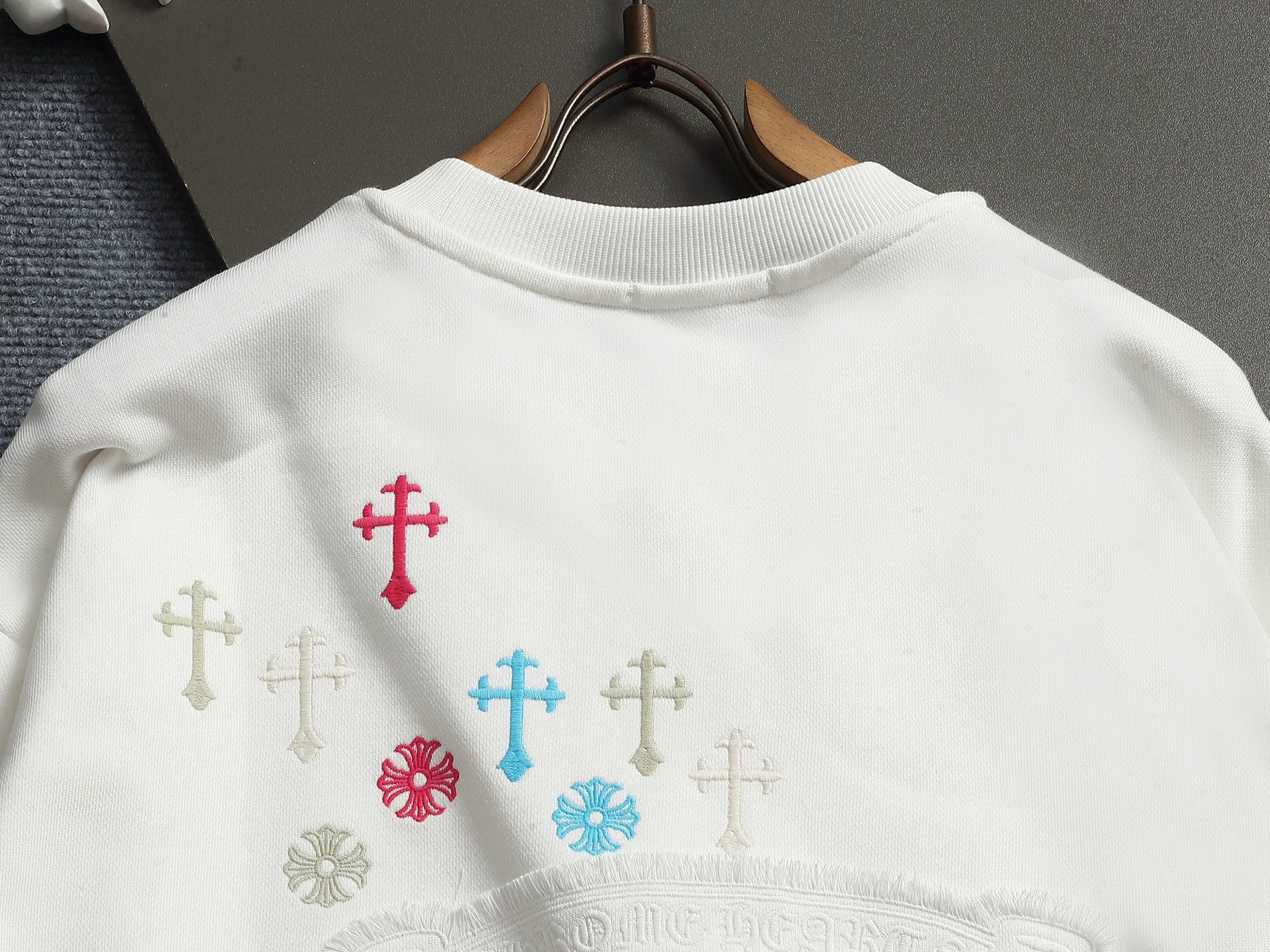 크롬하츠(CHROME HEARTS) 크로스 자수 스웨트셔츠 상의 의류