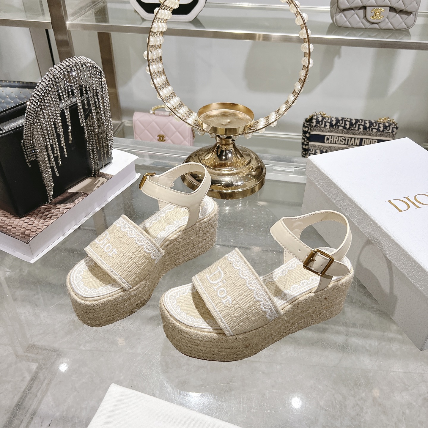 디올(DIOR) Dway 로고 자수 에스파드류 웨지 샌들 신발
