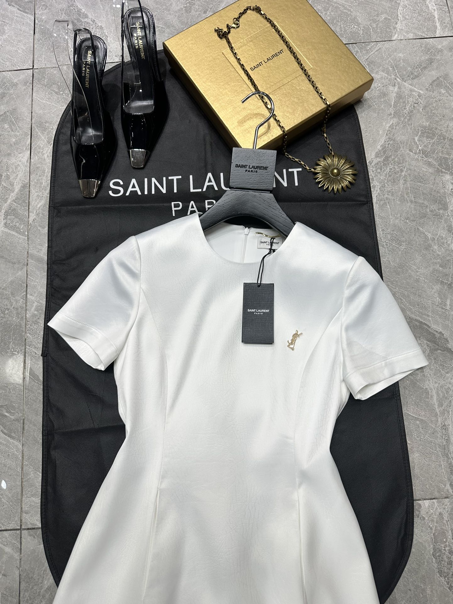 [Saint Laurent] YSL 생로랑 텍스처드 레더 이펙트 A라인 미니 원피스 의류