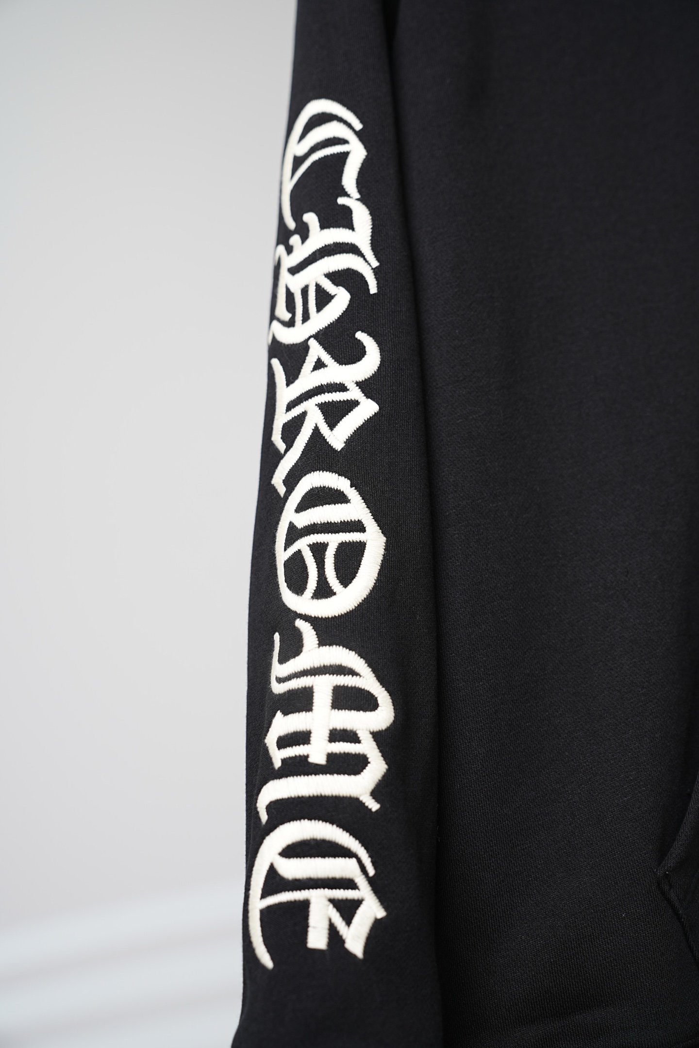 크롬하츠(CHROME HEARTS) 자수 하프집업 맨투맨 상의 의류