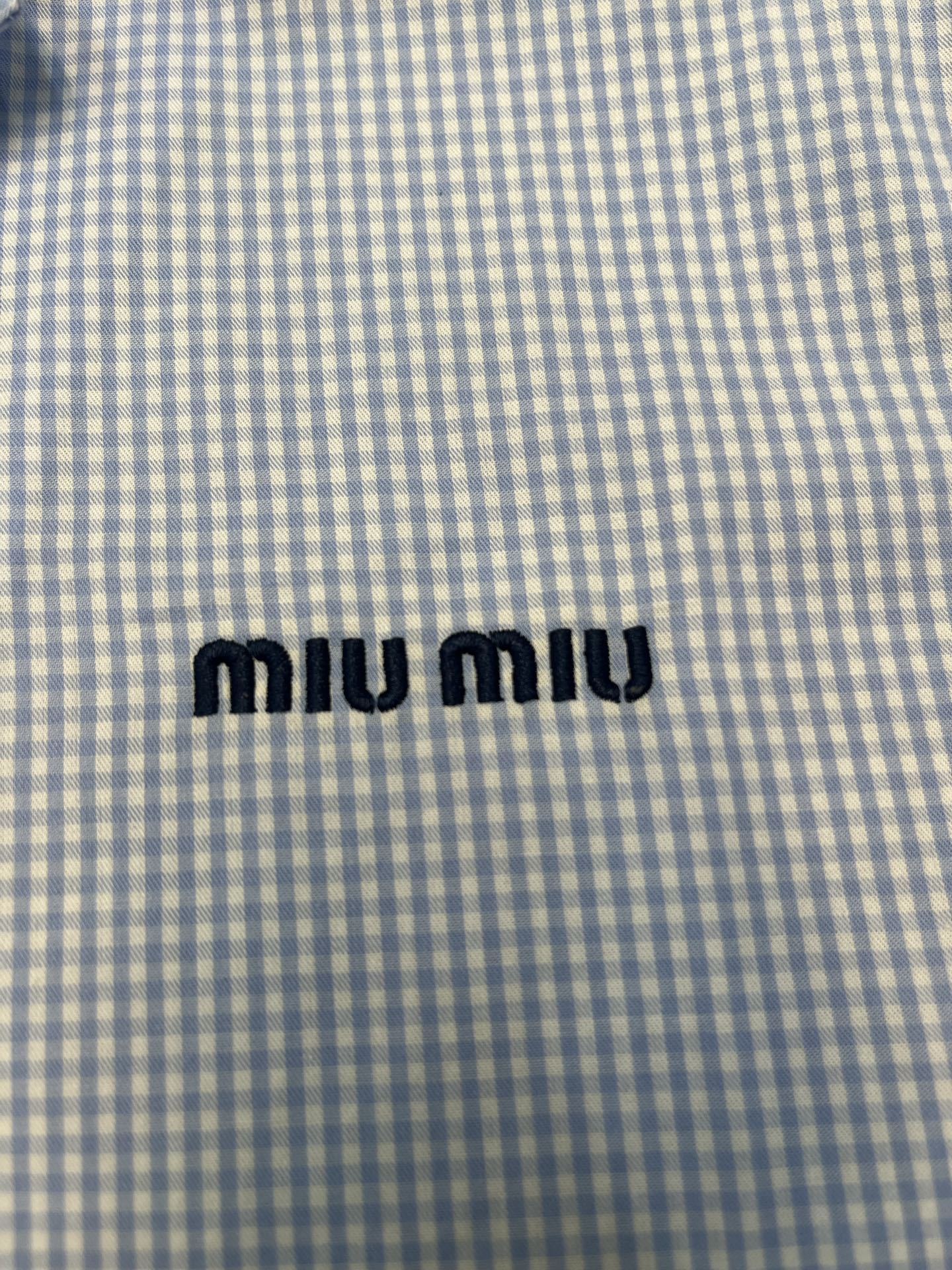 미우미우(MIU MIU) 로고 자수 깅엄 체크 셔츠 상의 의류