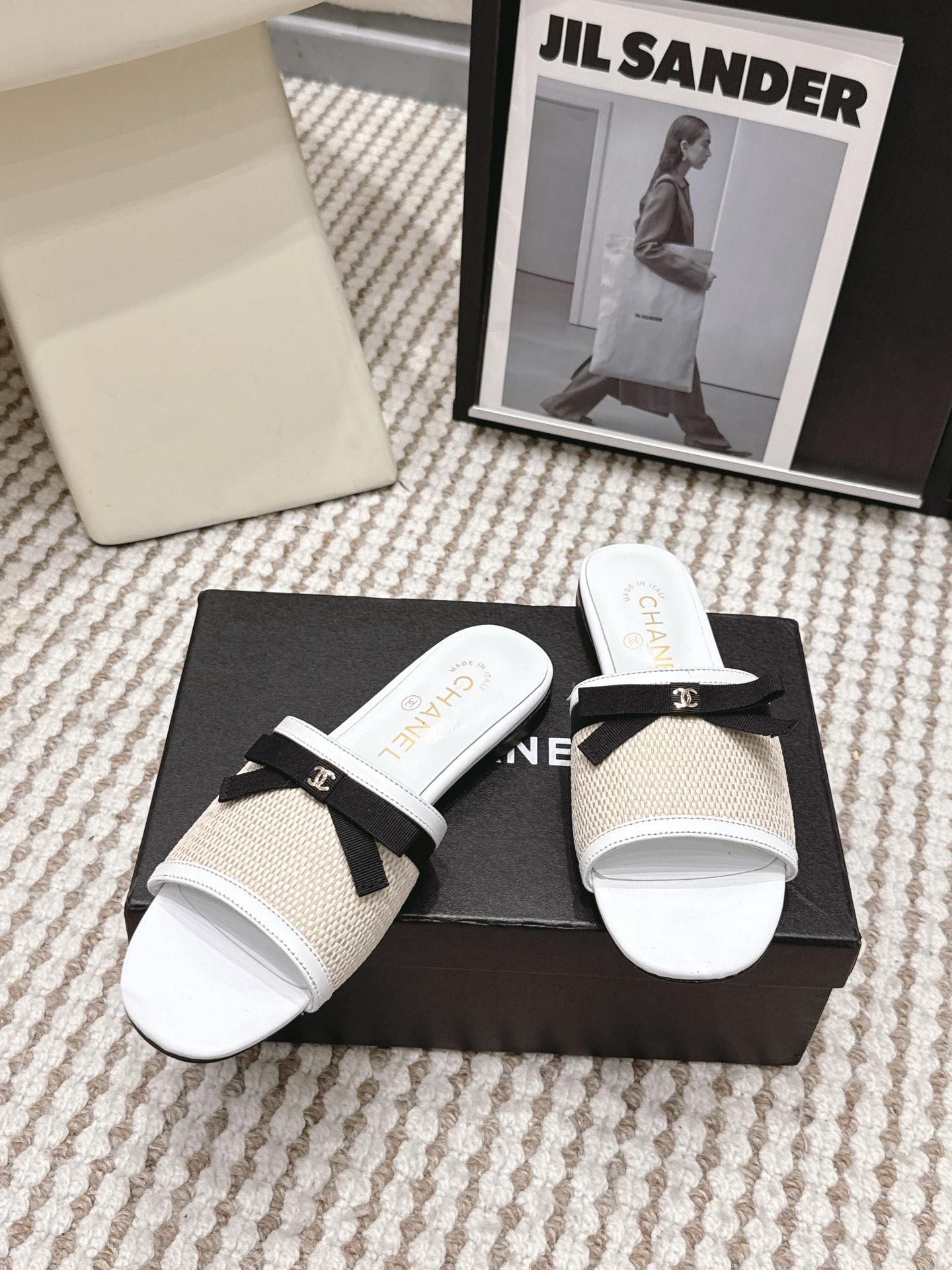 샤넬(CHANEL) 리본 장식 오픈토 슬리퍼 신발