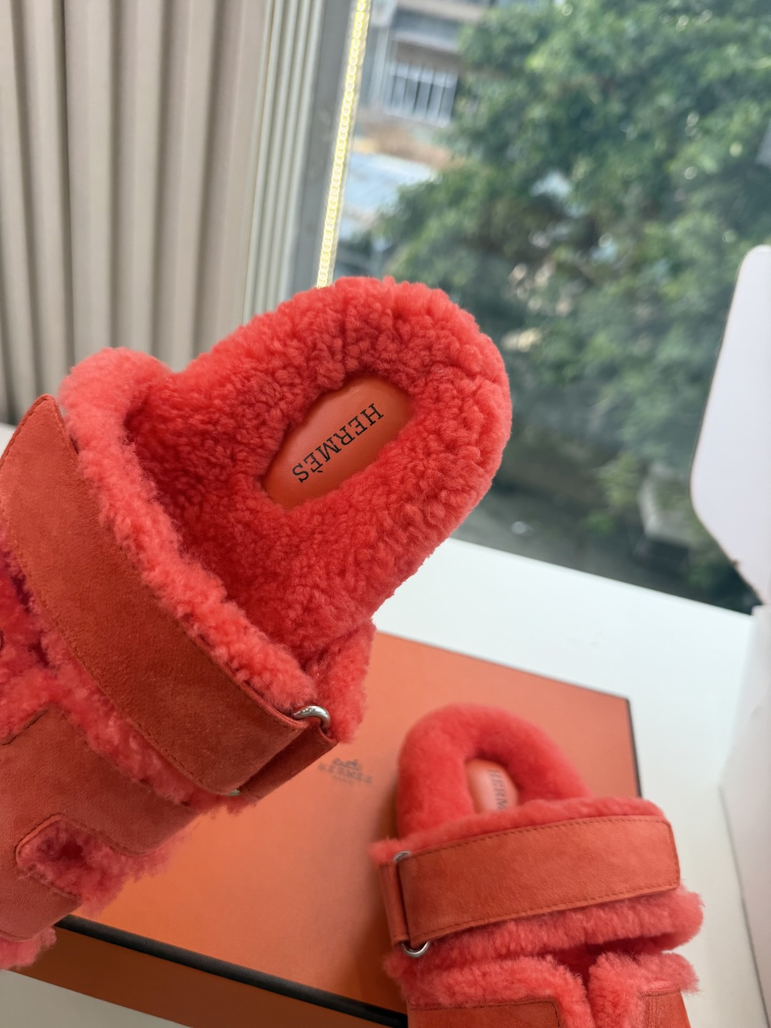 에르메스(HERMES) 시어링 퍼 뮬 슬리퍼 신발