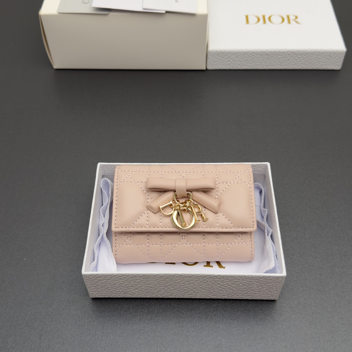 [Dior] 디올 Lady Freesia 레이디 프리지아 까나쥬 램스킨 지퍼 미니 지갑 / S2607