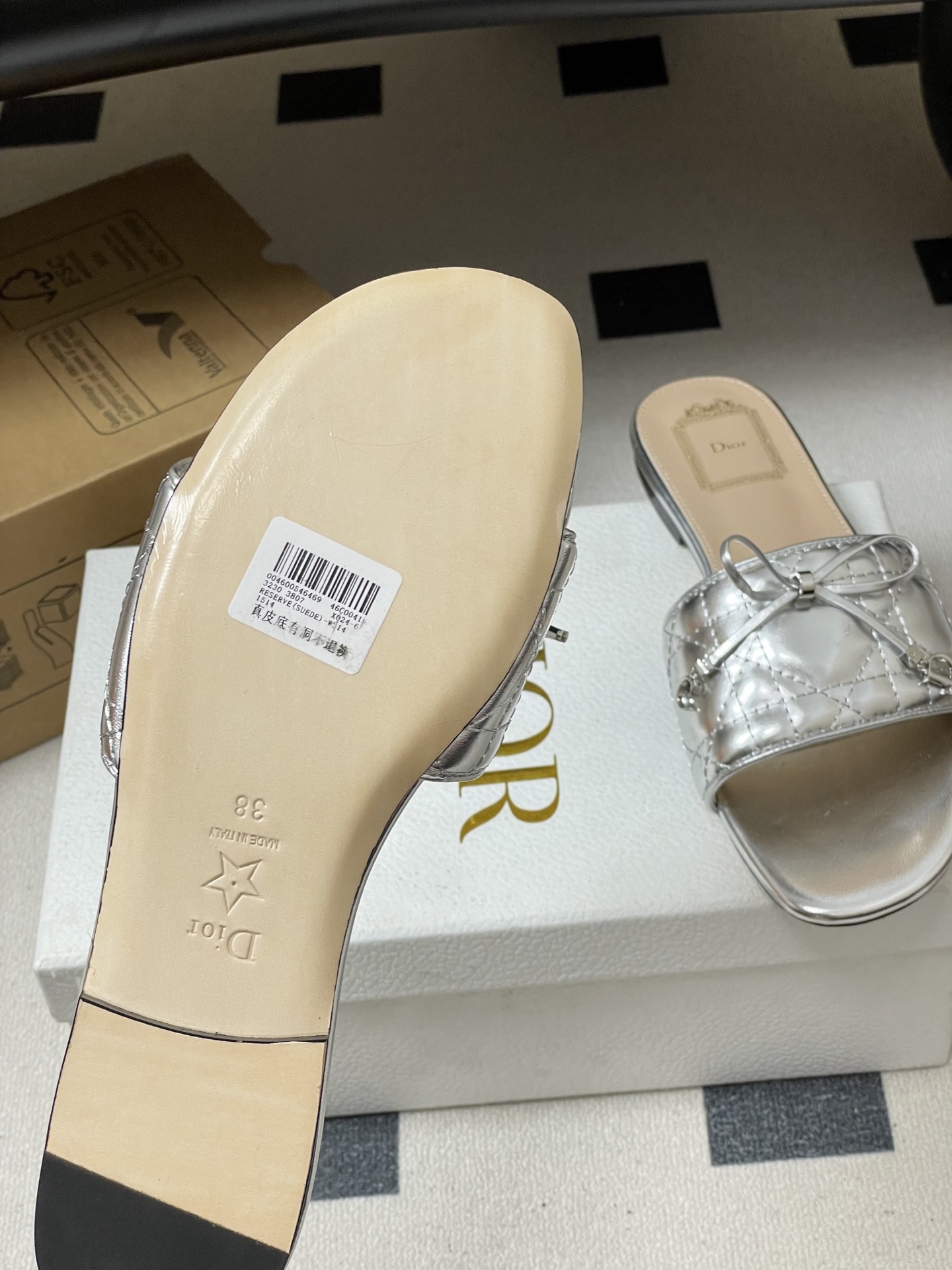 디올(DIOR) 퀼팅 리본 슬리퍼 신발