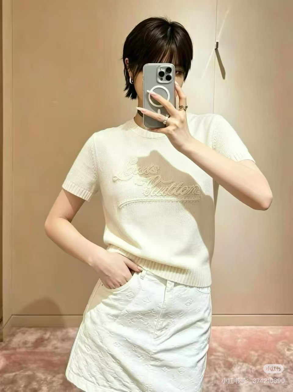 루이비통(LV) 로고 자수 니트 반팔