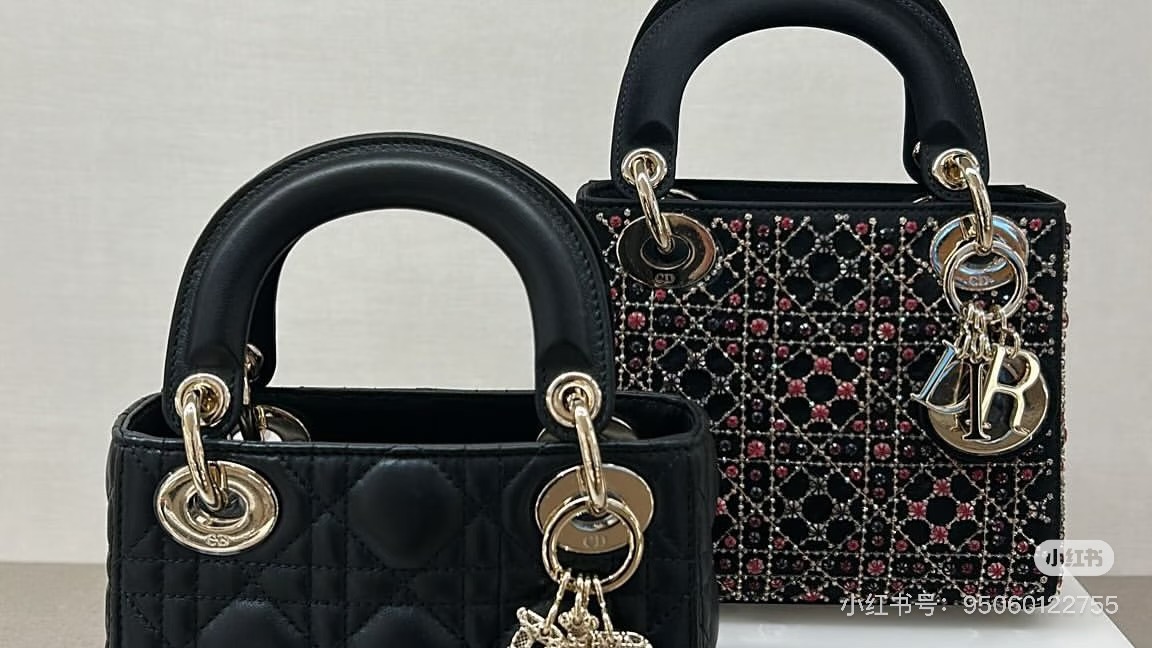 Dior 디올 레이디 디올(Lady Dior) 스몰 4구 핸드백 (블랙 비즈 자수) 가방