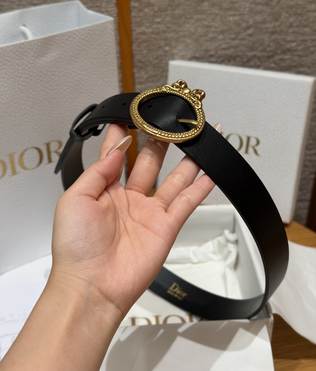 디올(DIOR) 리버서블 카프스킨 앤티크 핀 버클 벨트