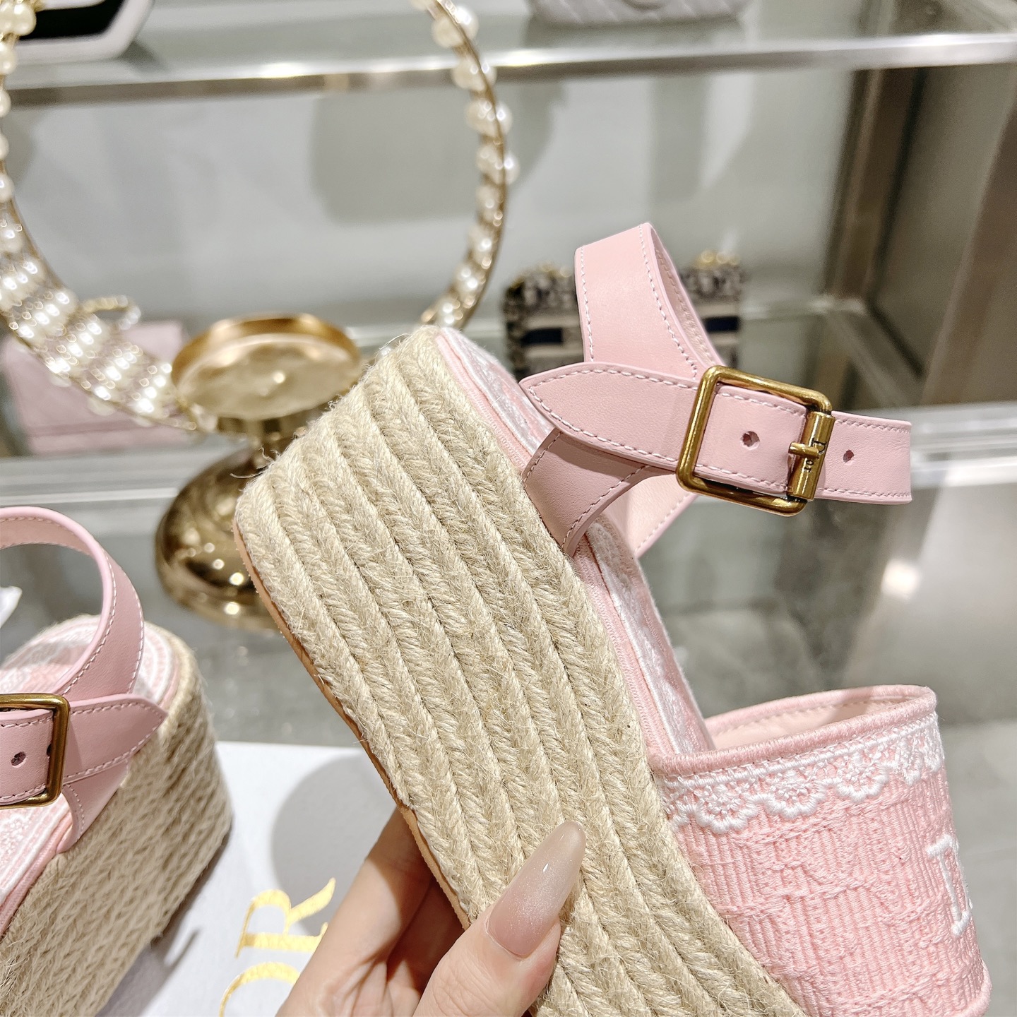 디올(DIOR) Dway 로고 자수 에스파드류 웨지 샌들 신발