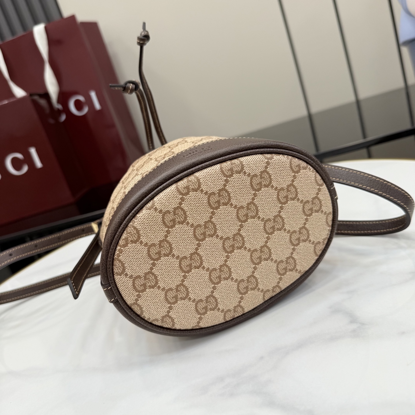 [Gucci] 구찌 (Generation) GG 수프림 코팅 캔버스 버킷백 (샌드/브라운) 가방