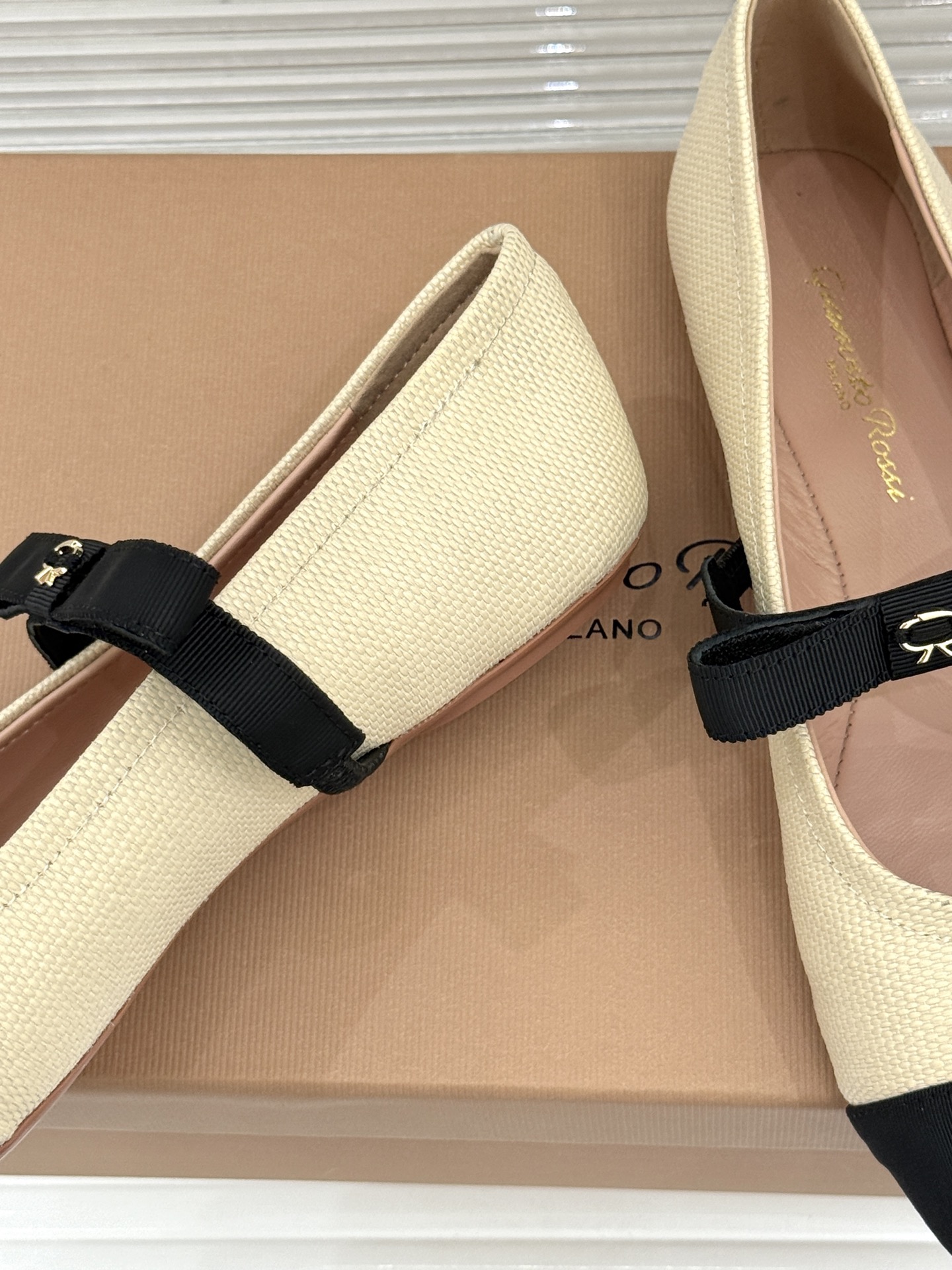지안비토 로시(Gianvito Rossi) 리본 메리제인 플랫슈즈 신발