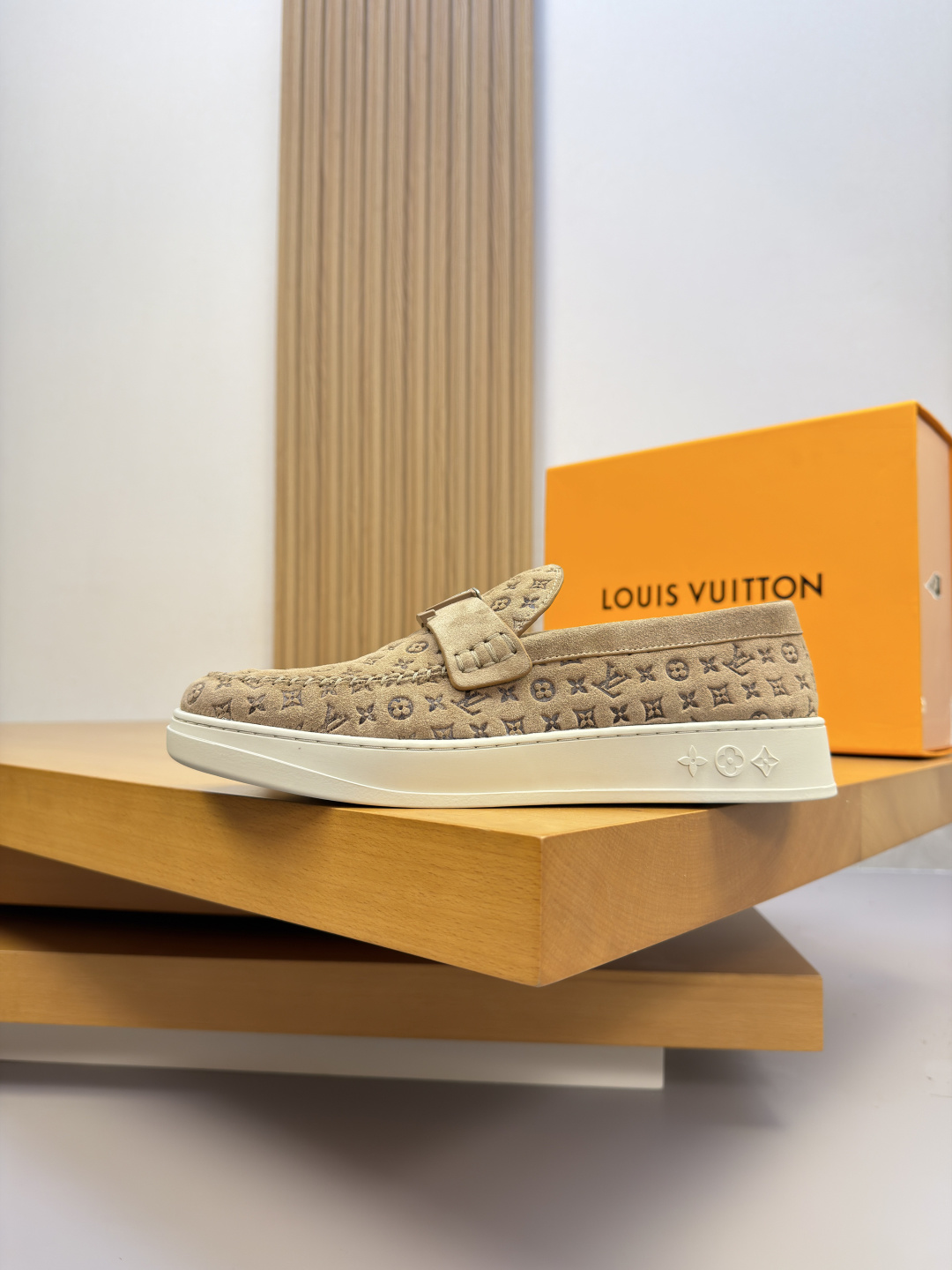 [Louis Vuitton] LV 루이비통 프리미엄 스웨이드 엠보싱 메탈버클 캐주얼 로퍼 신발