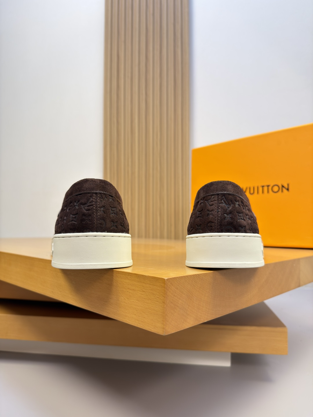 [Louis Vuitton] LV 루이비통 프리미엄 스웨이드 엠보싱 메탈버클 캐주얼 로퍼 신발