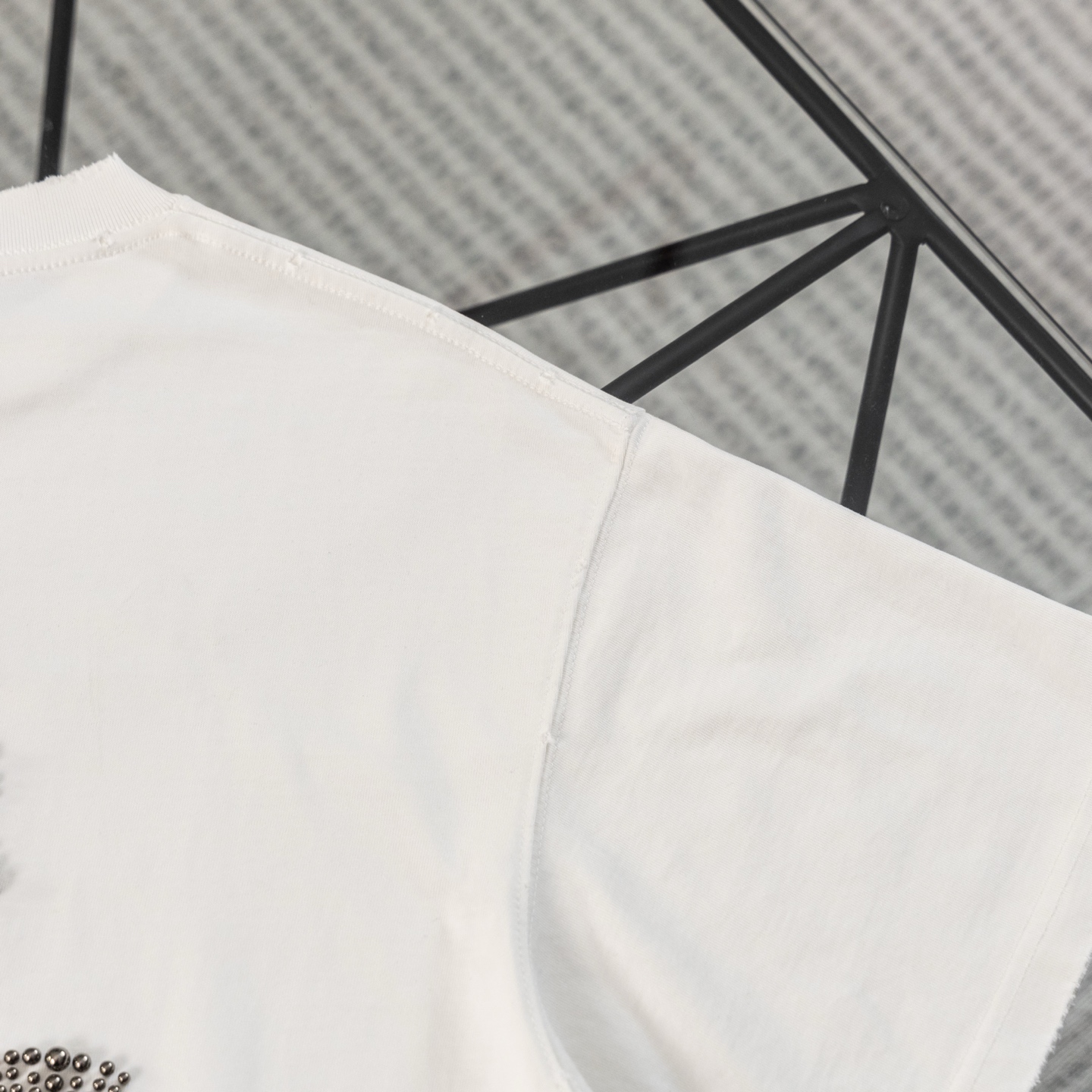 크롬하츠(CHROME HEARTS) 십자가 스터드 반팔 티셔츠 의류
