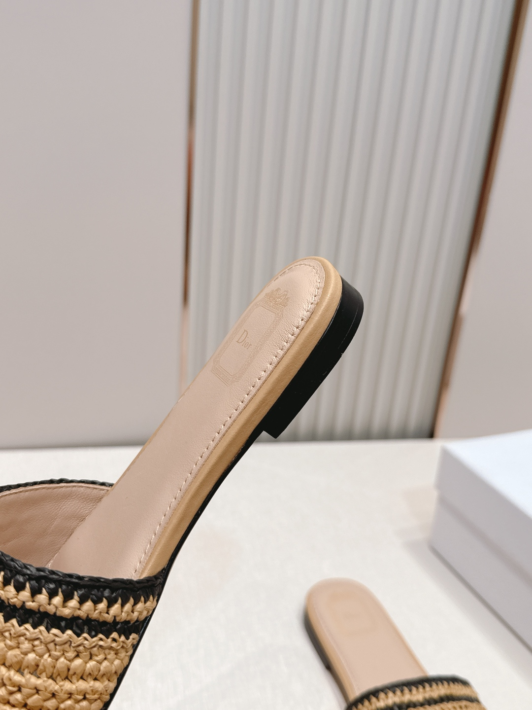 디올(DIOR) 라피아 위빙 슬라이드 샌들 신발