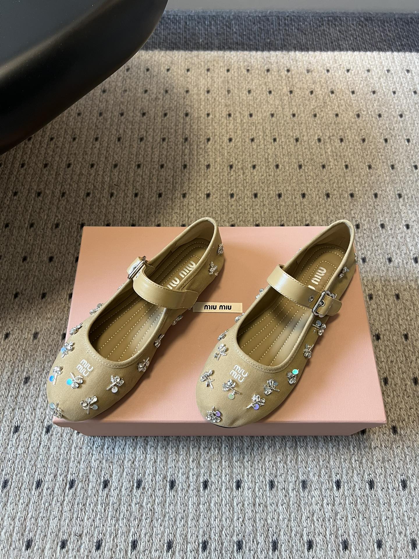 미우미우(MIU MIU) 큐빅 플라워 메리제인 슈즈 신발 복제