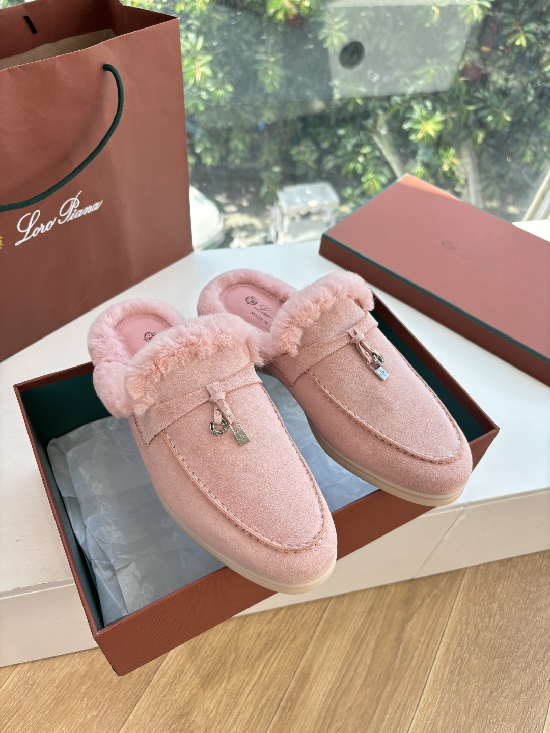 로로피아나(Loro Piana) 커플 퍼 트리밍 스웨이드 뮬 슬리퍼 신발
