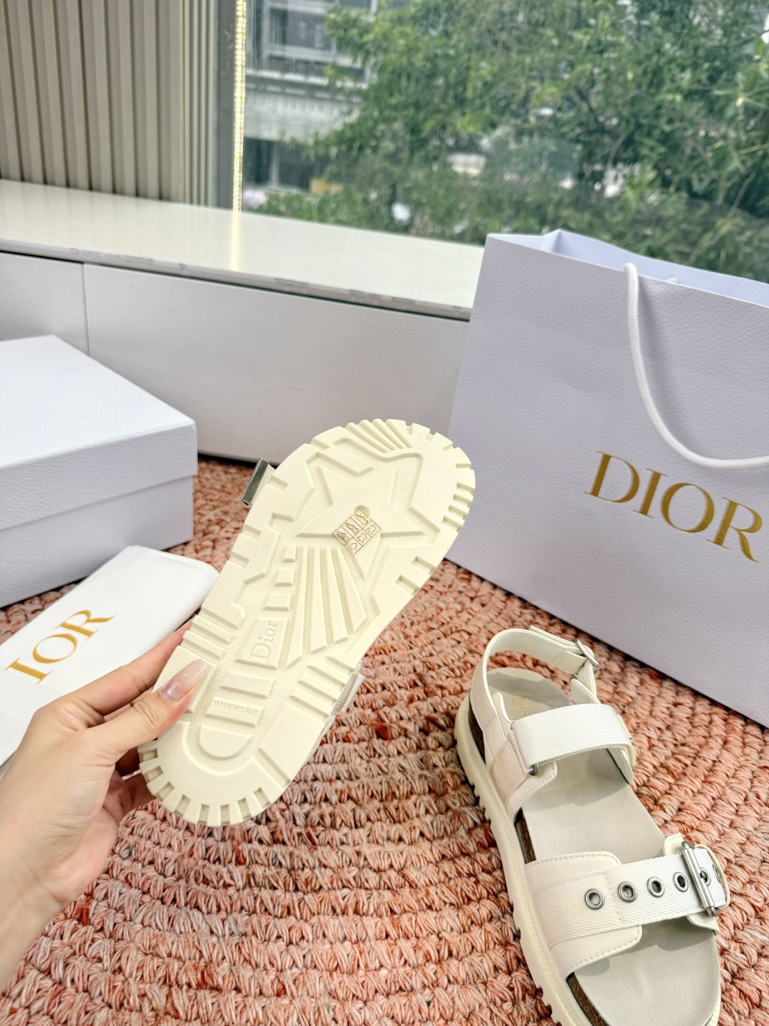디올(DIOR) CD 버클 샌들 신발