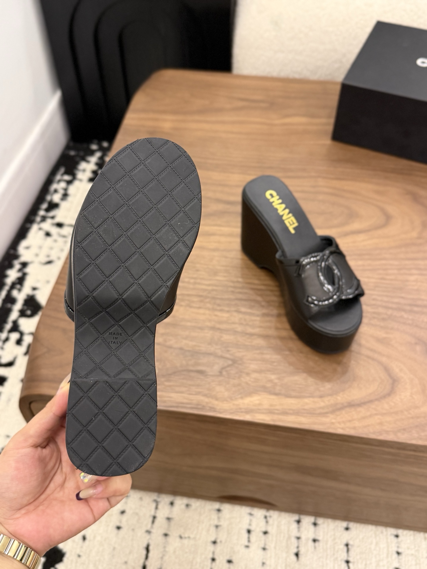 샤넬(CHANEL) 로고 플랫폼 웨지 슬리퍼 신발