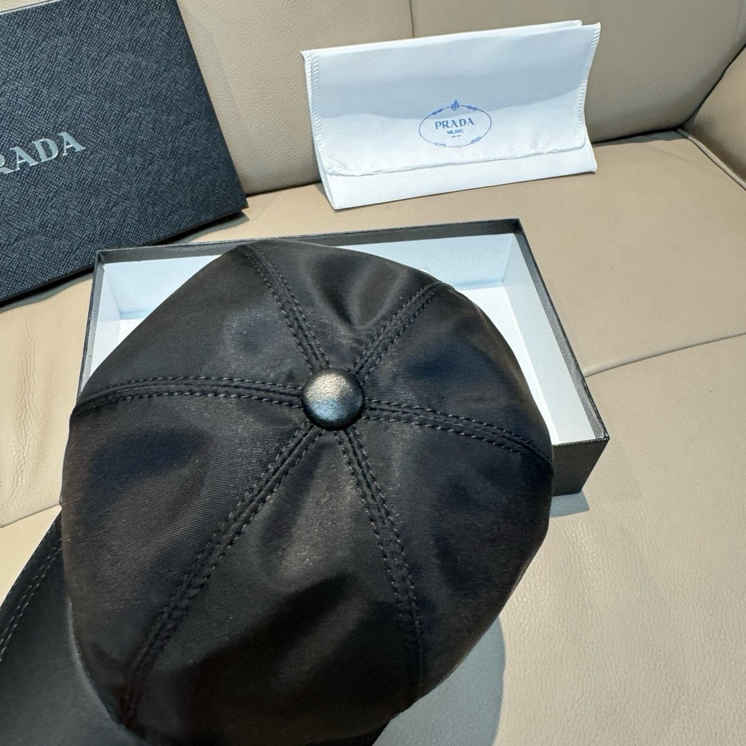 프라다(PRADA) 삼각 로고 나일론 볼캡 모자