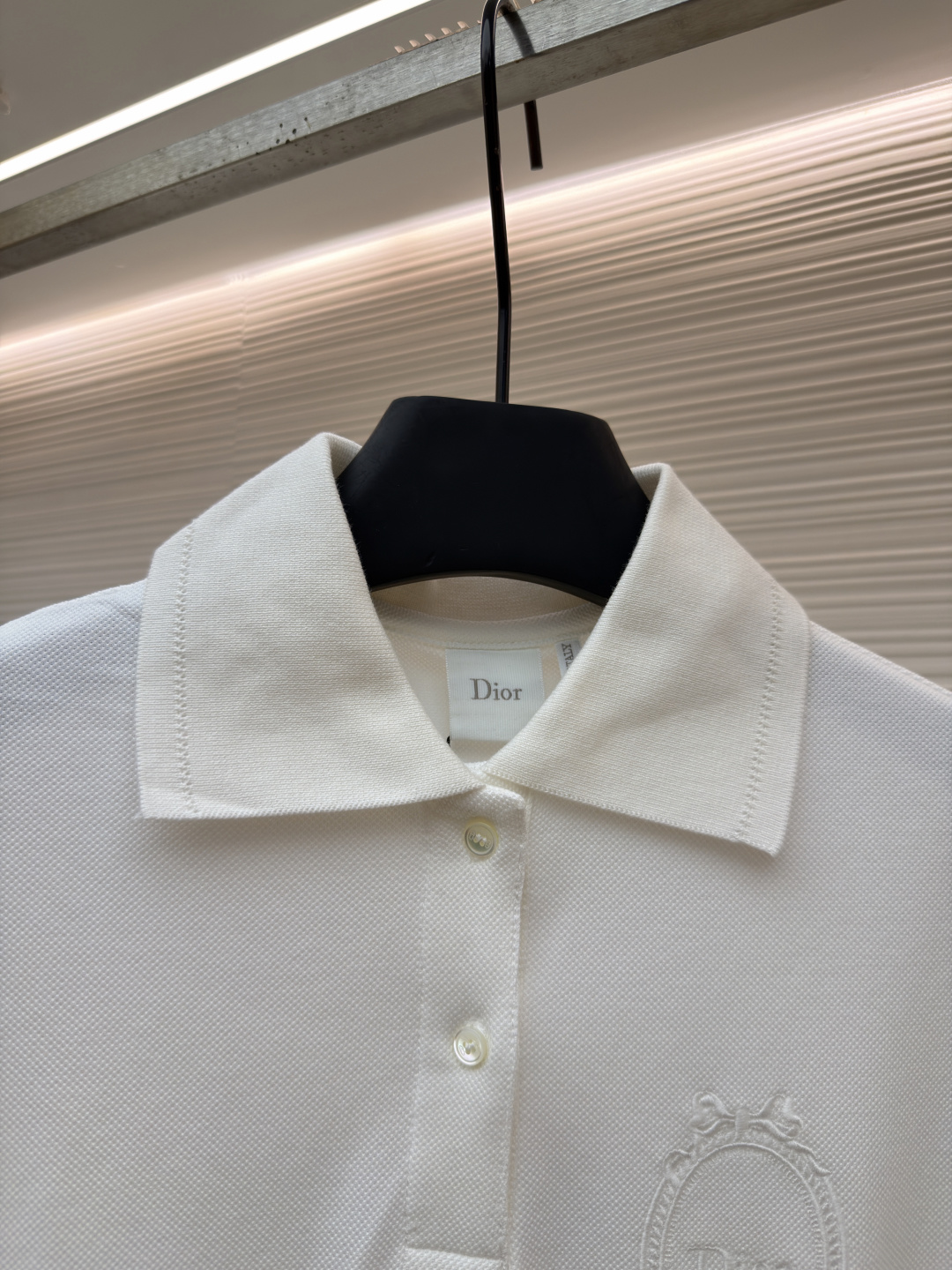 디올(DIOR) 메달리온 로고 자수 반팔 폴로 티셔츠 상의 의류