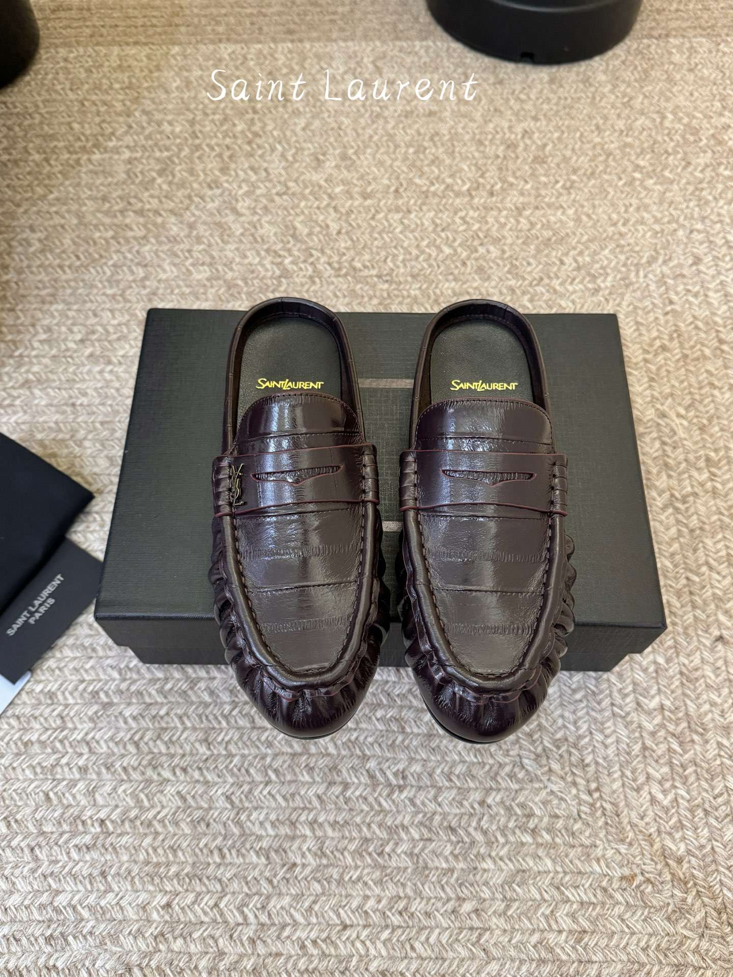 생로랑(SAINT LAURENT) 카프 레더 페니 백리스 로퍼 신발
