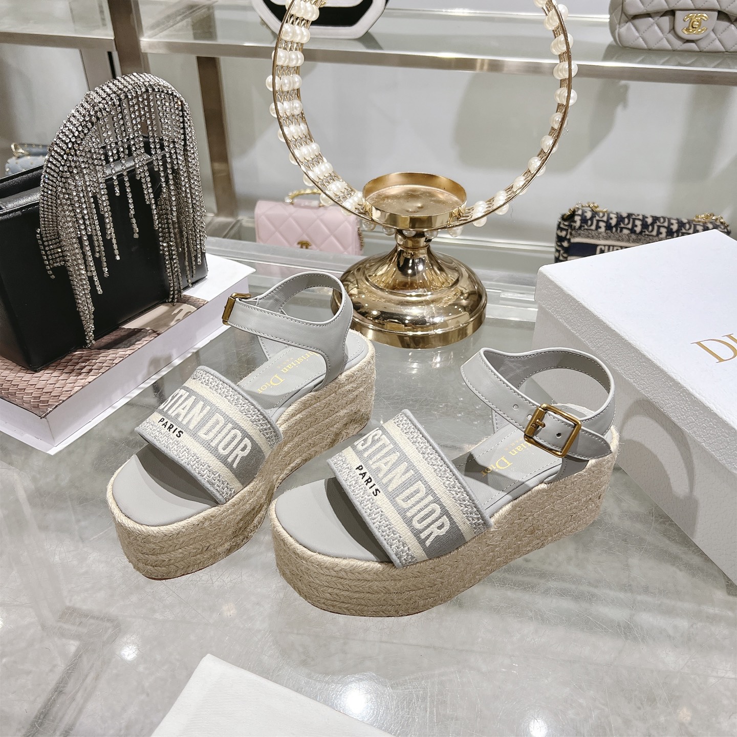 디올(DIOR) Dway 로고 밴드 앵클 스트랩 웨지 샌들 신발