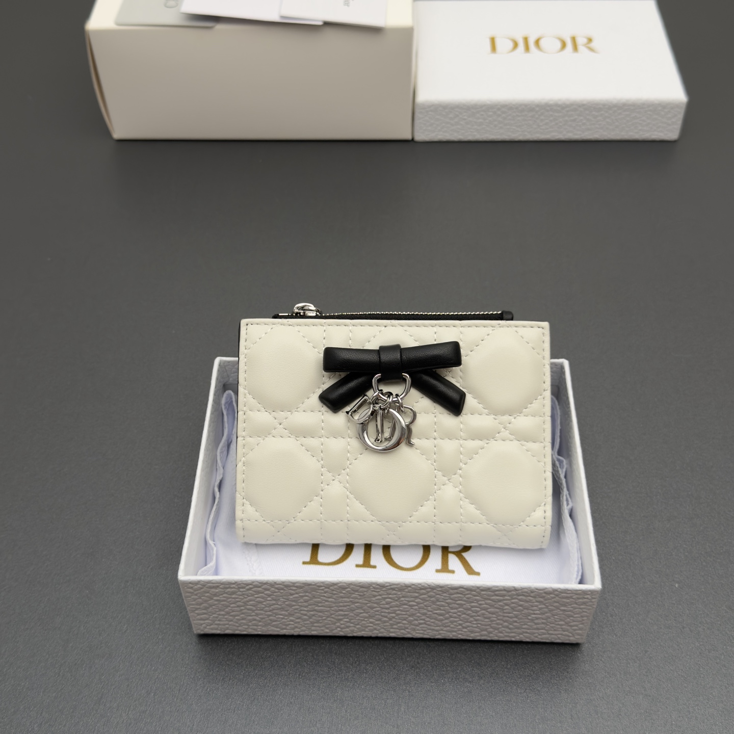 [Dior] 디올 Lady Dahlia 레이디 달리아 울트라 까나쥬 램스킨 미니 지갑 / S2605