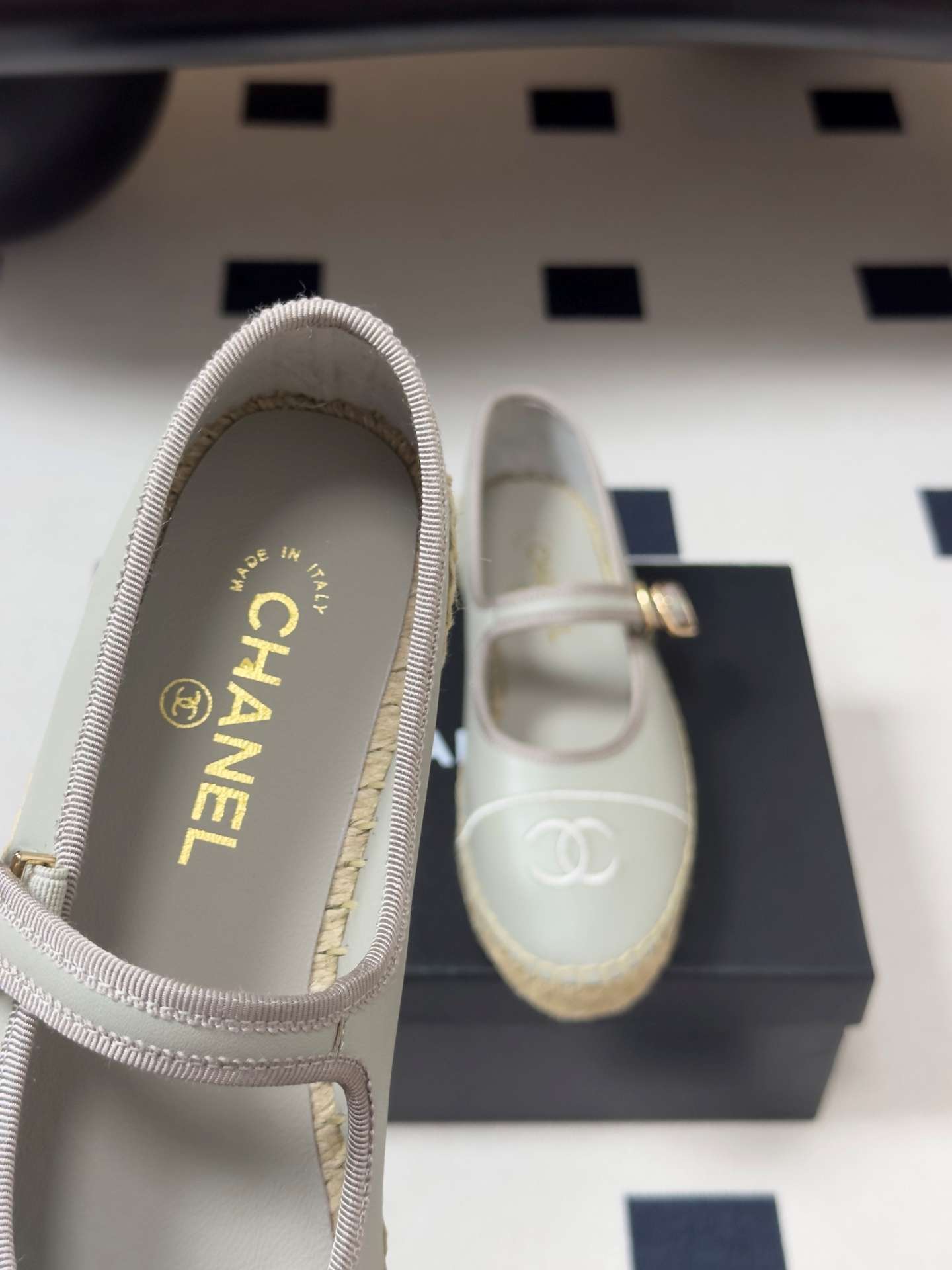 샤넬(CHANEL) 자수 메리제인 에스파드류 신발