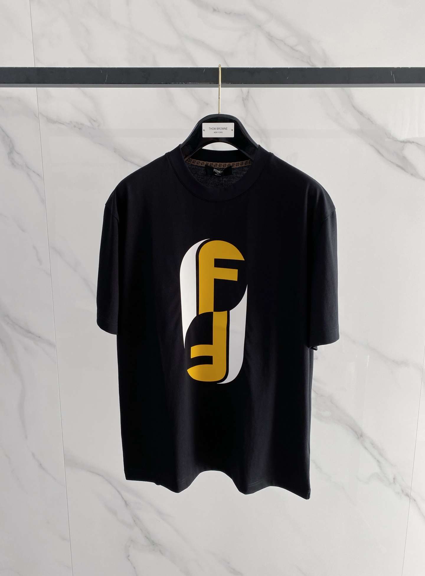 펜디(FENDI) 그래픽 프린트 반팔 티셔츠 상의 의류