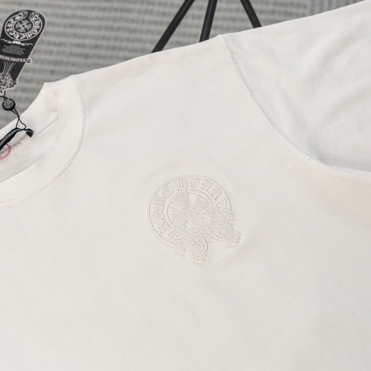 크롬하츠(CHROME HEARTS) 고딕 자수 반팔 티셔츠 의류